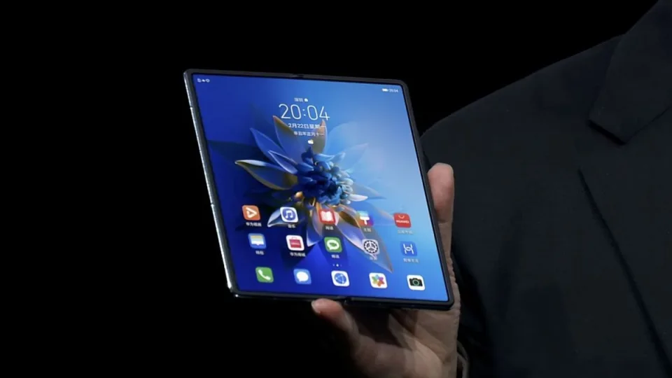 „Huawei“ ruošiasi naujo sulenkiamo flagmano pristatymui: aiškėja ne tik kuo nustebins, bet ir kada įvyks pristatymas