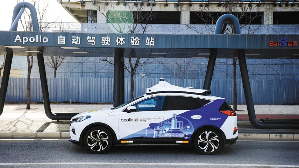 Pekinas siekia didinti autonominių automobilių kiekį: jau netrukus įsigalios svarbūs pasikeitimai, planuoja ilgainiui leisti naudoti viešuosius autobusus ir taksi be vairuotojų