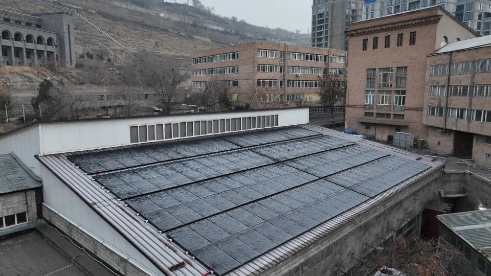 „Solet“ įrengė penkias saulės elektrines Armėnijoje esančioms įstaigoms, neseniai įvyko ir saulės elektrinių projekto atidarymo renginys