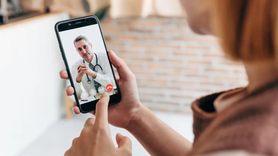 Praėję 2024-ieji mums paliko visą eilę įdomiausių išradimų: tarp daugiausiai dėmesį sulaukusių - į delną telpantis gydytojas ir santuokos registracija internetu