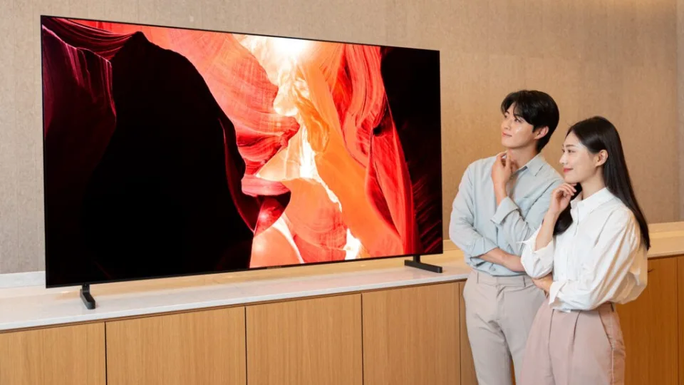 Fiksuojami išaugę televizorių pardavimai: „Samsung“ išlieka rinkos lydere, pateikiama ir likusių metų prognozė