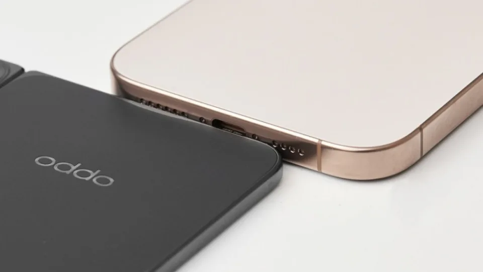 Aiškėja pirmosios naujojo „OnePlus“ sulenkiamo flagmano savybės: išmanusis telefonas bus atsparus vandeniui ir pasiūlys belaidį įkrovimą