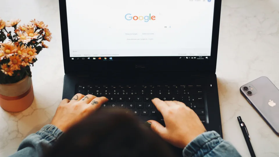 „Google“ paieška gali sulaukti naujos galimybės: bendrovė testuoja naują funkciją, kuri leistų ieškoti įkeliant norimus failus, padėtų ir dirbtinis intelektas