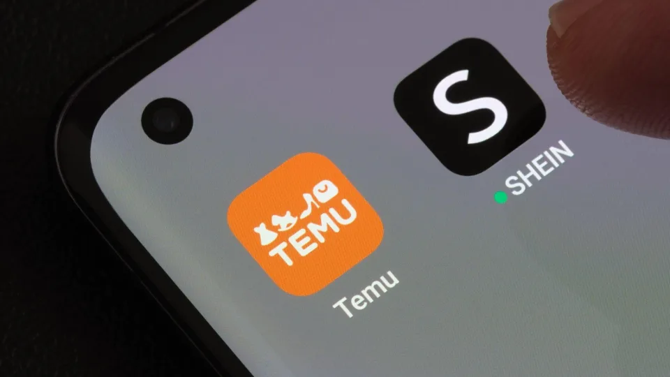 „Shein“ kaltinama psichologiniu spaudimu: taikomi triukai atsidūrė po Europos Komisijos padidinamuoju stiklu