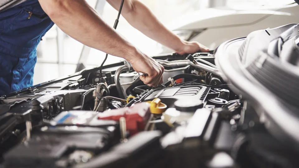 Dabartiniame amžiuje mechaninės inovacijos automobilių pramonėje matomos gerokai rečiau: kas šiuolaikiniuose automobiliuose svarbiau?