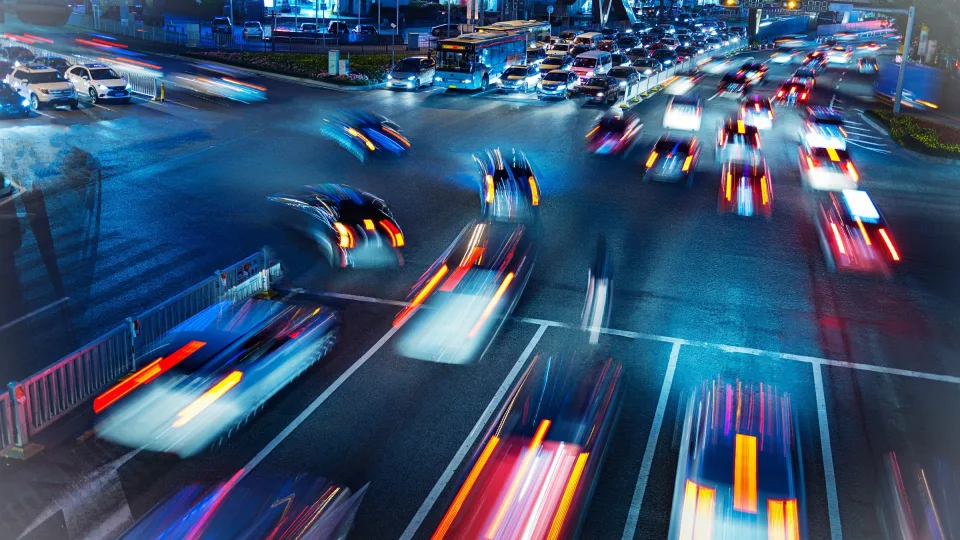 Kuo mažesnė CO₂ emisija, tuo lengvesnė mokestinė našta: investicijos į mažai taršų transportą – pernelyg brangios? Ekspertai sako, kad nebūtinai