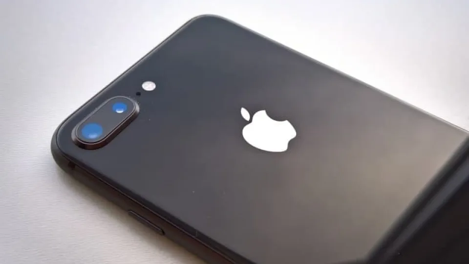 „iPhone 8 Plus“ - atsarginė „Apple“ padanga ar ne viskas auksas, kas berėmiais ekranais žiba?