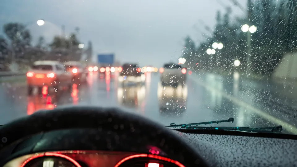 Šias klaidas prieš žiemą daro dauguma vairuotojų, o vėliau turi gerokai paploninti savo pinigines