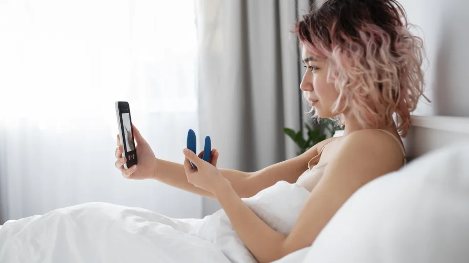 Tai jau ne tik vyrų žaidimas, kodėl pornografija šiandien tampa moterų savęs pažinimo įrankiu?