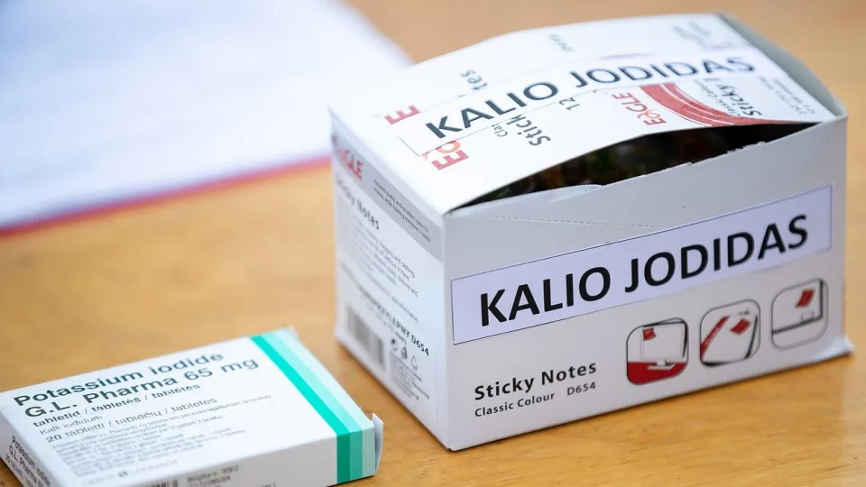 Gyventojai masiškai plūsta į vaistines: stebi nerimą keliantį reiškinį, kalio jodido išgraibstyta per dienas