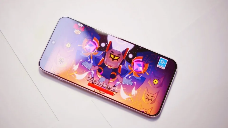 „OnePlus“ atskleidė, kokiomis savybėmis pasižymės naujojo „OnePlus 13T“ modelio kameros