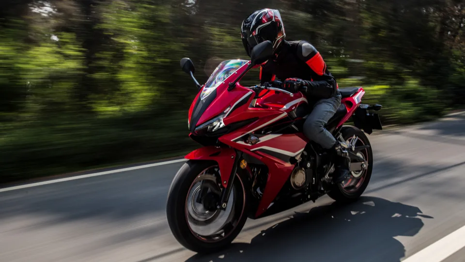 Kiek kainuoja motociklo laisvė? Tikroji kaina slepiasi už šalmų, padangų ir net emocinio nuovargio