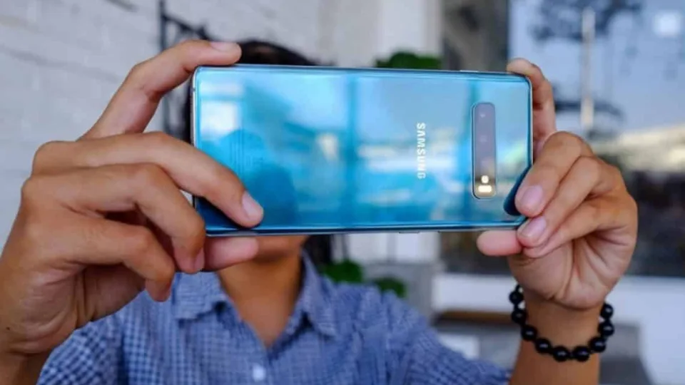 Telefonas, verčiantis pamiršti dar neišleistą „Samsung Galaxy Note 10“