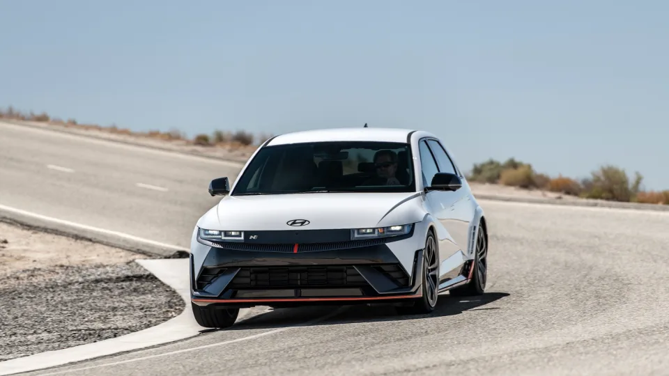 Šie automobiliai patinka ne visiems, bet dizaino ekspertai juos vadina geriausiais pasaulyje
