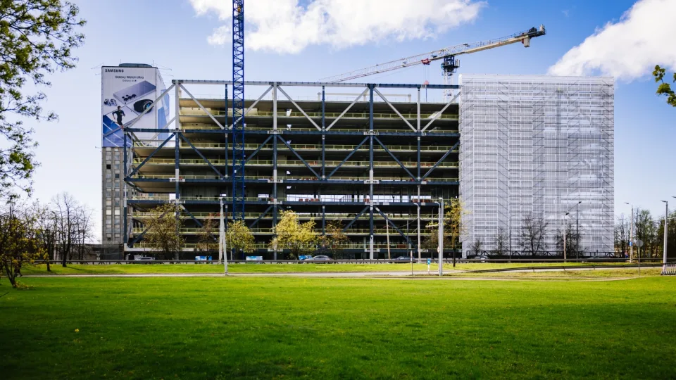 Pirmąjį etapą planuojama užbaigti 2026 metais: atnaujinamos „Preses Nama Kvartāls“ statybos
