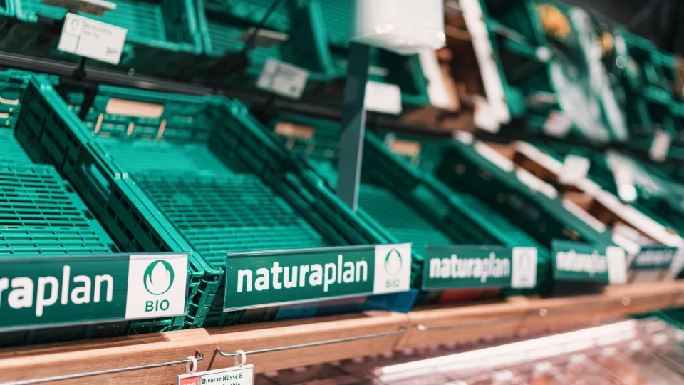Rusai nebeįperka net bulvių: maisto prekių kainos išskrido į kosmosą, kai kurių produktų neįmanoma rasti