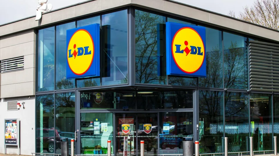 „Lidl“ siūlo didžiausius vidutinius atlyginimus sektoriuje, darbuotojai gali mėgautis ir kitais privalumais
