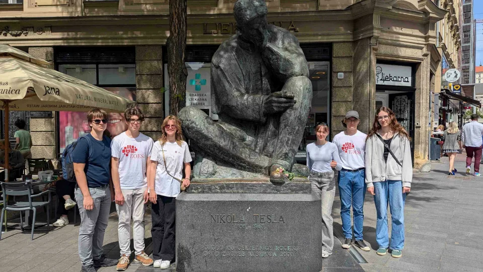 Triuškinantis pasirodymas Europoje: praktinėje gamtos mokslų olimpiadoje iškovoti net 6 medaliai