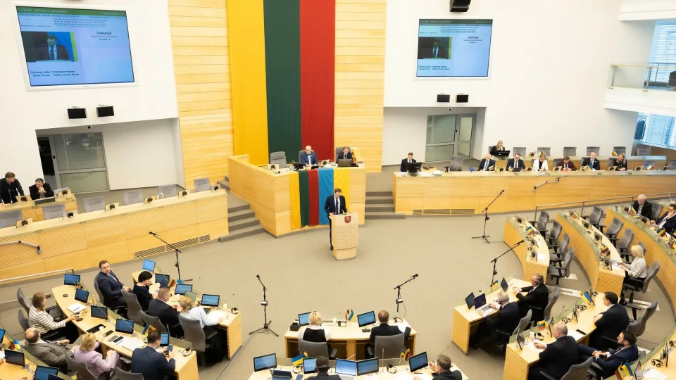 Kremliui palankūs kanalai atakuoja iš visų pusių: mokesčiai, NATO, rusų menininkai ir sąmokslo teorijos