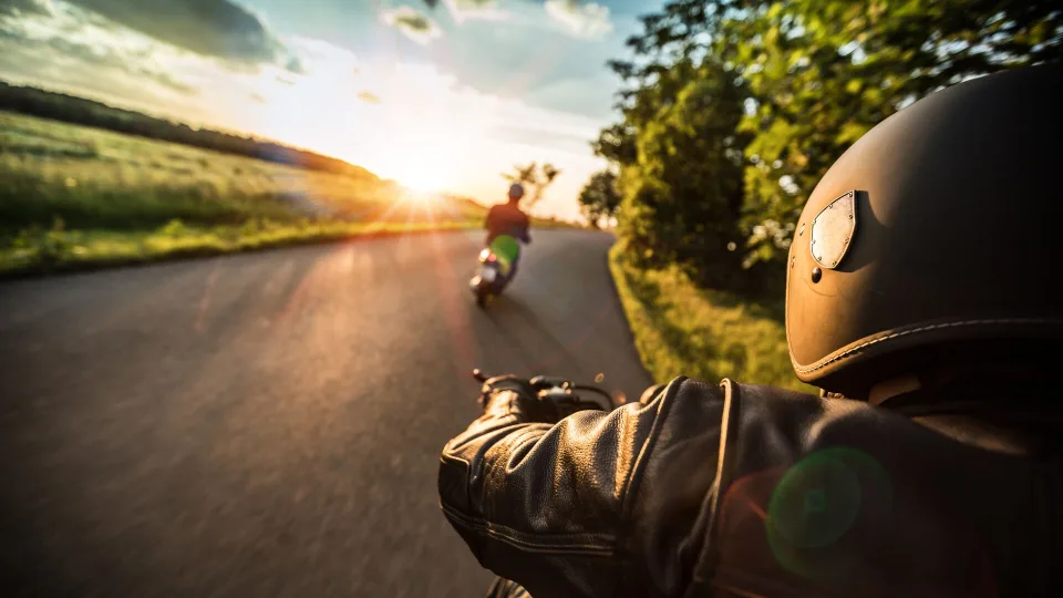 Motociklų sezonas prasidėjo: ekspertai perspėja kiekvieną vairuotoją, svarbu vairuoti atidžiau