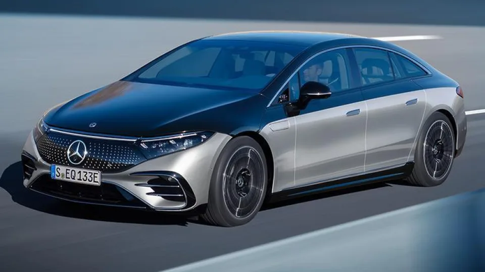 Šiemet galime sulaukti itin galingo „Mercedes-AMG“ elektromobilio, gamintojas pateikė nuotraukas