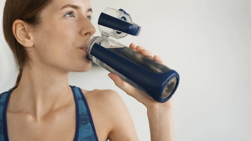 Manėte, kad vanduo visada saugus? Štai kodėl jūsų gertuvė gali tapti bakterijų bomba