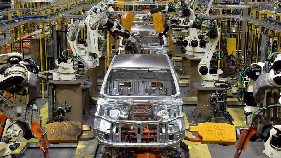 Bandymas pasipelnyti baigėsi labai liūdnai: „Ford“ gamyklos darbuotojas net dvejus metus vogė automobilių dalis