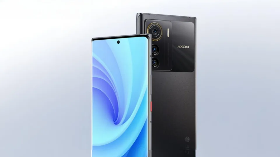 Pristatytas naujasis „ZTE Axon 50“ išmanusis telefonas su puikiu ekranu ir triguba kamerų sistema