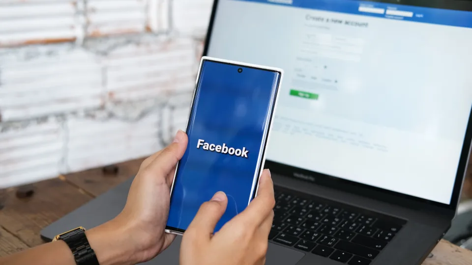 „Facebook“ siūlo nemokamą kavos aparatą: šia gudrybe patikti daugelis, ekspertai perspėja apie pavojų