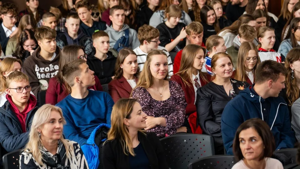 Nuo smalsumo kibirkšties iki žinių švyturio: šimtai mokinių iš visos Lietuvos žengė žingsnį į ateitį