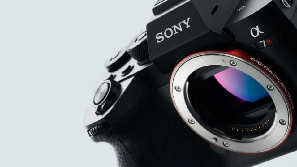 Naujasis „Sony“ sisteminis fotoaparatas „Alpha 7R IV” pasiūlė įspūdingą raišką