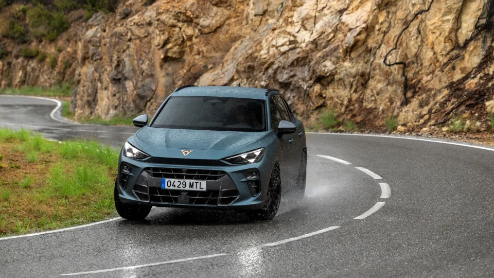 Dalijasi detalėmis su „Volkswagen“, bet skamba visai kitaip: kas pabrėžia automobilių charakterį?