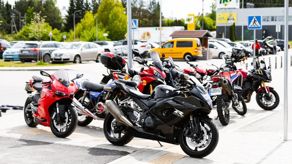 Motociklininkai prieš vasarą perspėti: klaida kelyje kainuos daugiau nei bauda, pasekmės gali būti liūdnos