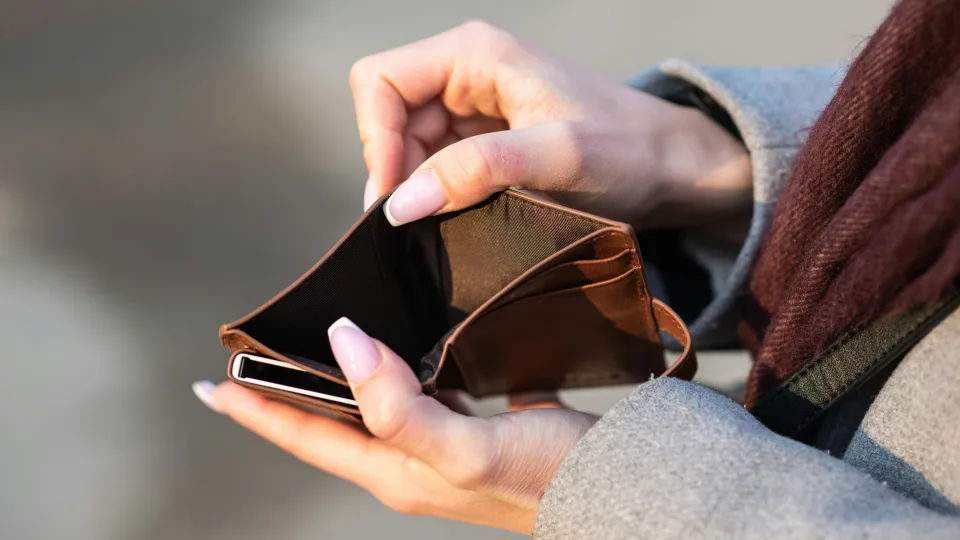 Kainos šoka į viršų, o piniginė tuštėja: situacija šalyje kelia nerimą, ar mus sąmoningai stumia į finansinę duobę?