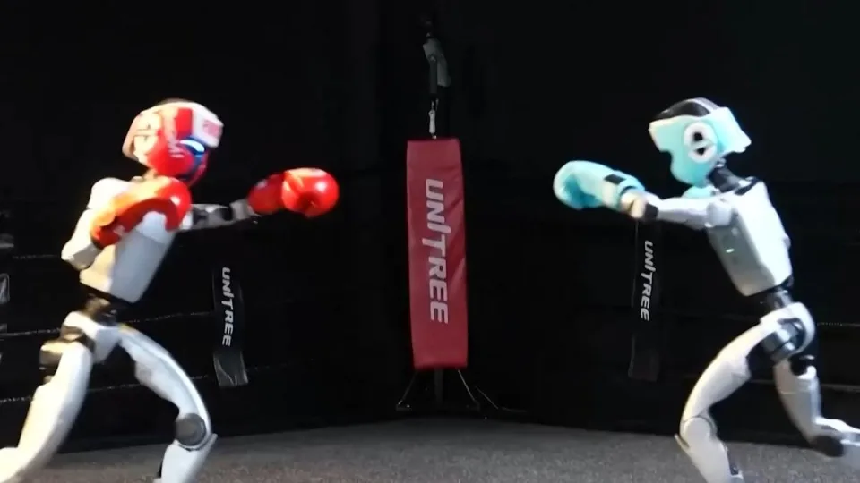 Kinijoje įvyko robotų dvikova: surengtos pirmosios robotų kovos varžybos, pamatykite tai patys