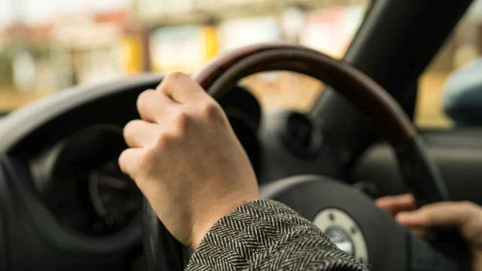 Galite gauti baudą ar net prarasti teises: už šį pažeidimą baudžiama griežtai, klaidą daro daugelis vairuotojų