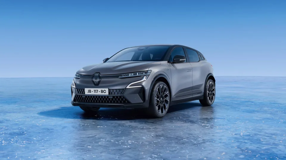 „Renault Megane E-Tech Electric“ nuo šiol siūlomas su dar daugiau technologijų, stiliaus ir universalumo