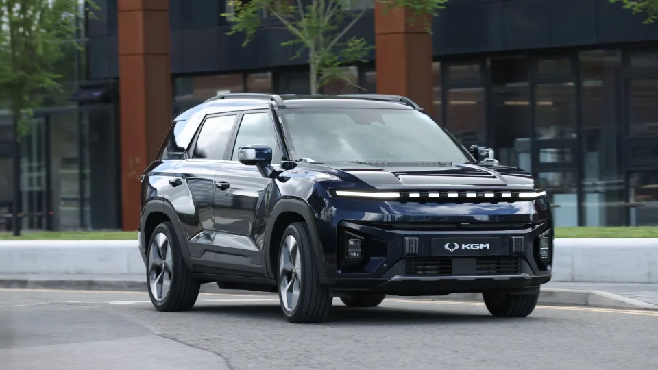 Erdvus automobilis nebūtinai turi būti milžiniškas: šis miesto SUV rodo, kaip atrodo šiuolaikinis šeimos automobilis