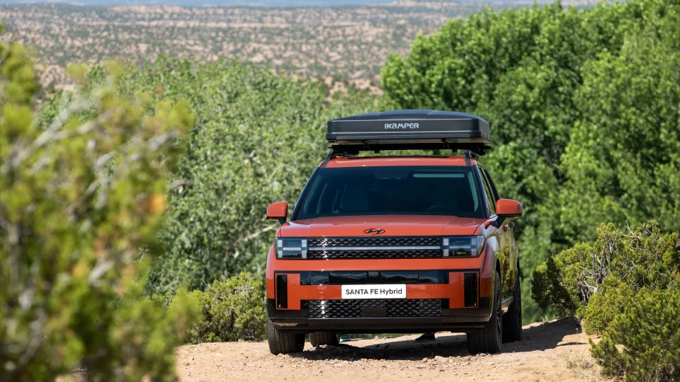 Šie automobiliai tapo geidžiamiausiu pasirinkimu: kodėl didieji miesto visureigiai tapo šeimų svajonių automobiliais?