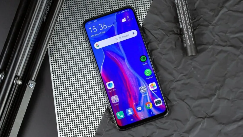 „Huawei“ Lietuvoje pristatė naująjį „P Smart Z“ su išslenkančiu kameros moduliu