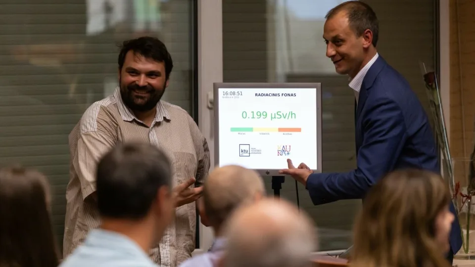 Kaunas tęsia pažangų itin gabių vaikų ugdymą: įteikti dar 355 mokslų metų baigimo pažymėjimai