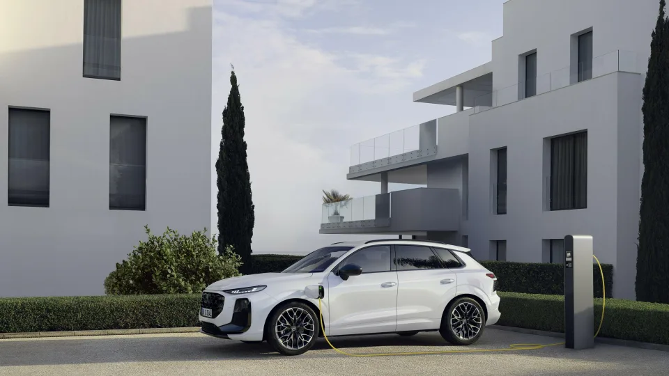 Naujasis „Audi Q3“ automobilis žavi net skeptikus: naujas etalonas kompaktiškų automobilių klasėje