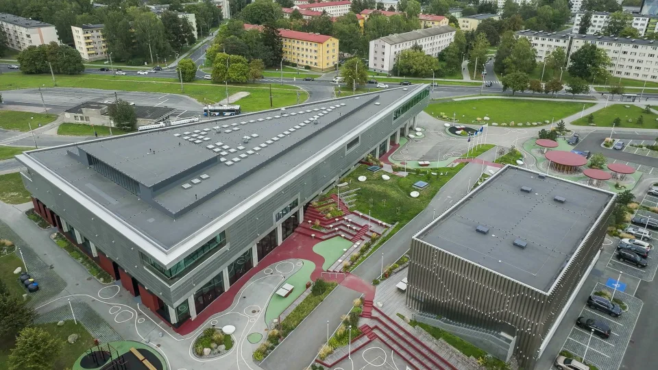 Architektų kūrinys, kuris verčia stabtelėti: Taline iškilo mokykla, primenanti skriejantį erdvėlaivį