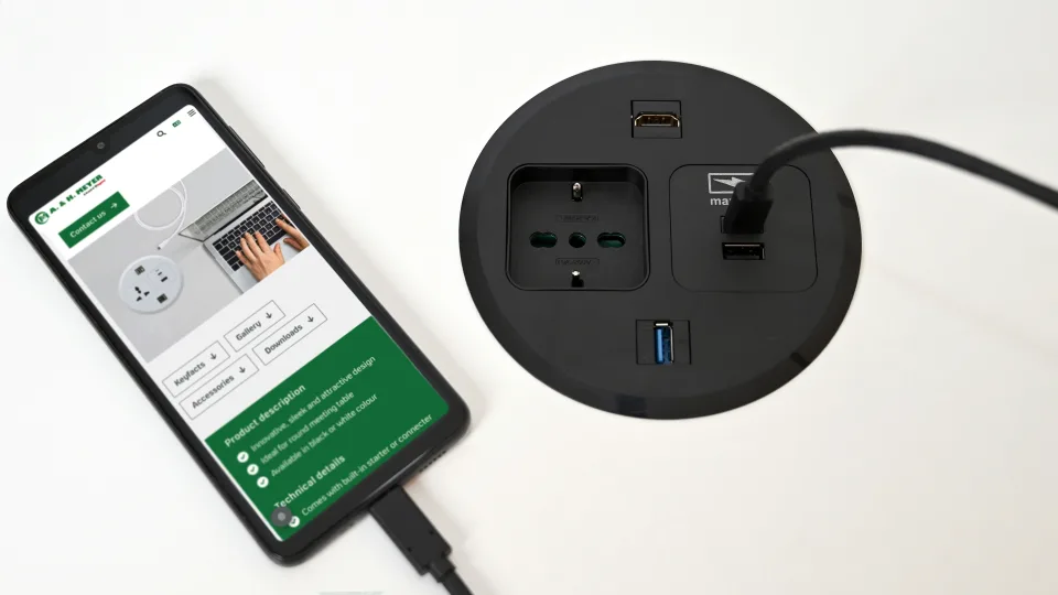 Kraunate savo išmanųjį telefoną per naktį? „Tele2“ ekspertas įvardijo priežastis, kodėl to geriau nedaryti