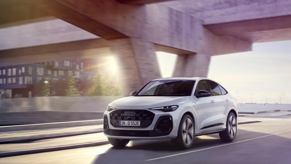 „Audi“ plečia naująją Q5 automobilių šeimą: paskelbė apie naująjį Audi Q5 e-hybrid“, kuris nustebins daugelį
