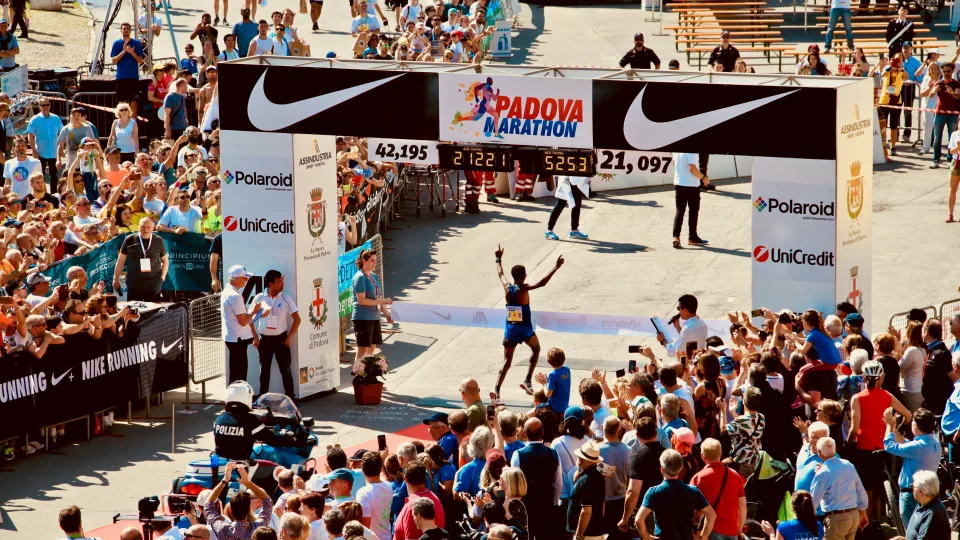 Sportininkų problema, apie kurią garsiai nekalbama: atskleista, kodėl bėgikai suserga po įveiktų ilgų distancijų