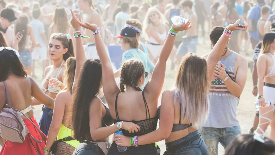 Vasaros festivaliai tampa pavojingais spąstais: ką privalu žinoti, kad vakarėlis nesibaigtų ligoninėje ar policijoje