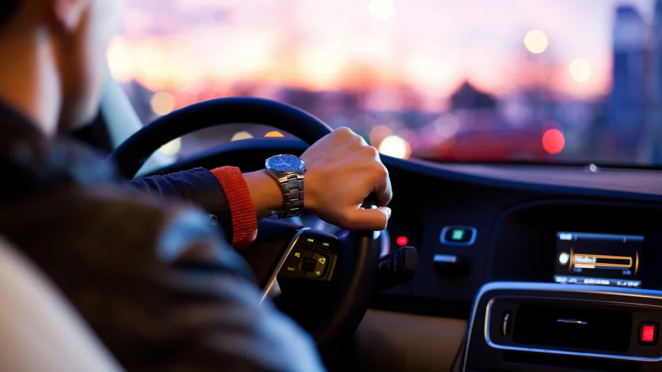 Vairuojant automobilis tarytum dreba? Šis požymis gali reikšti labai brangų ir pavojingą gedimą