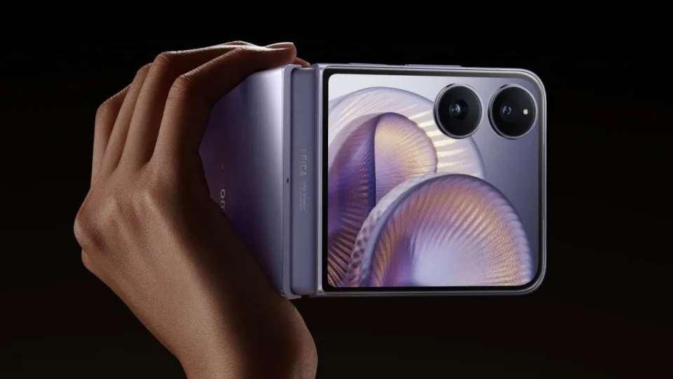 „Xiaomi“ pristatė naująjį „Mix Flip 2“ atlenkiamo telefono modelį su galingu „Qualcomm“ lustu ir didelės talpos baterija