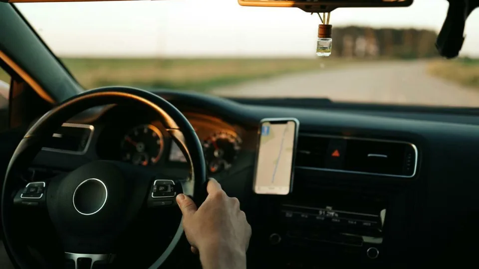 Suaktyvėję GPS trikdžiai kelia nerimą keliaujant, bet ne bendraujant: mobilusis ryšys išlieka stabilus